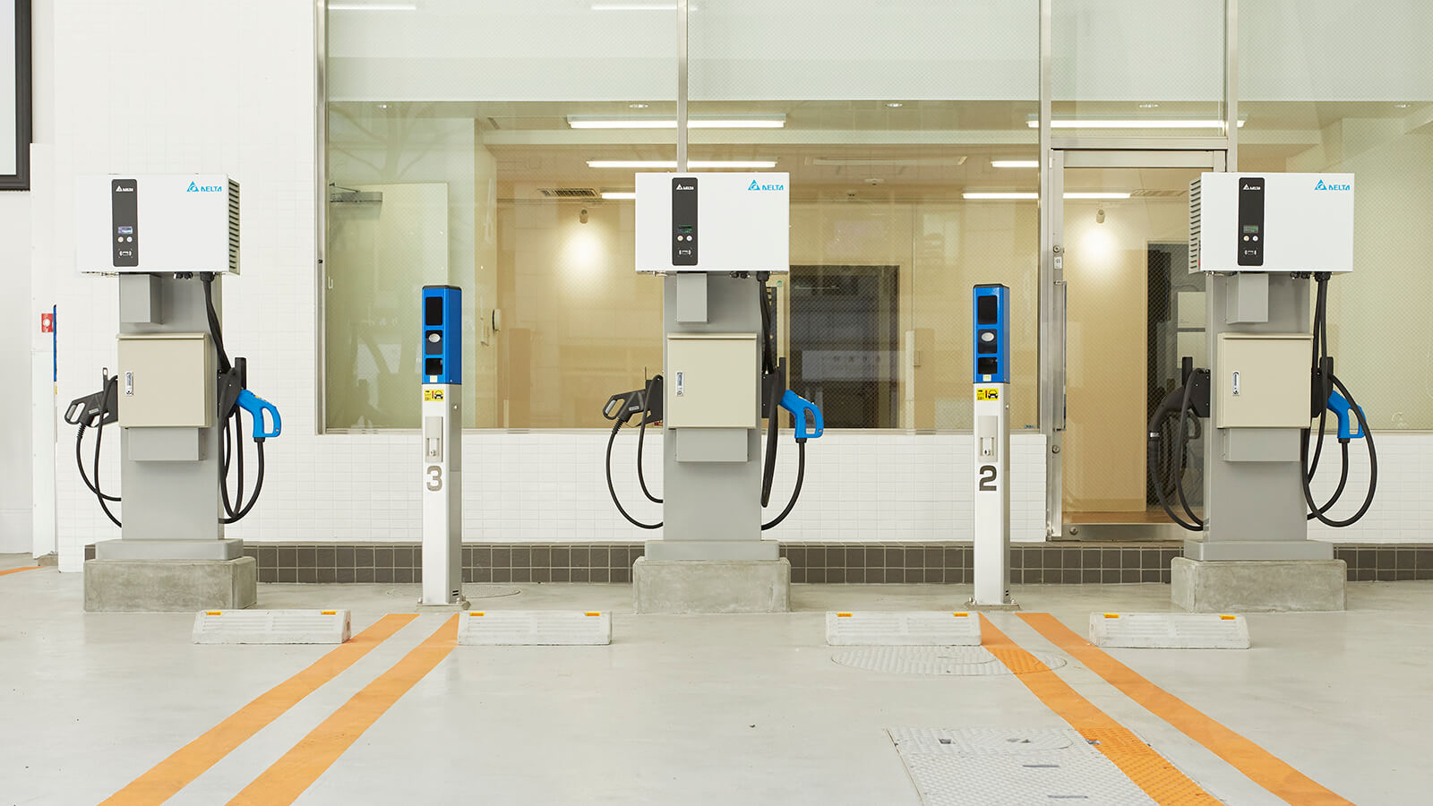 Delta Wallbox 25kW installed in EV charging service station